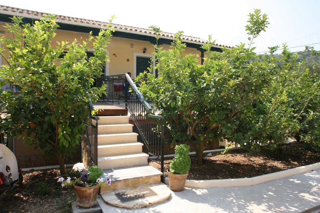 Marathes Studios Agios Nikitas Exterior photo